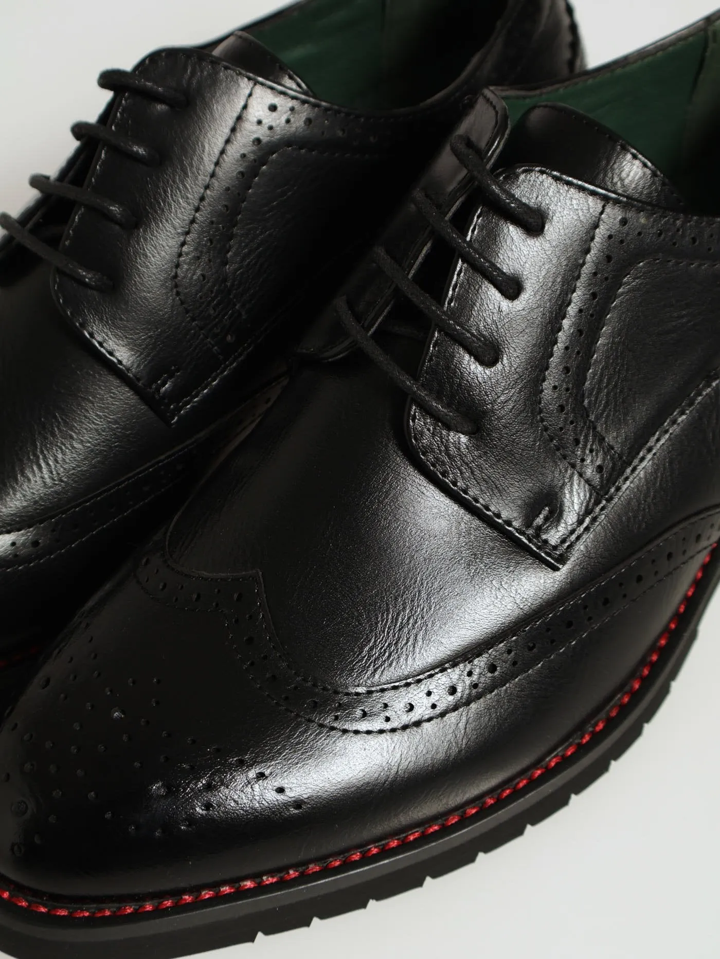 Chunky Brogue Wing Tip Lace Up Derby - Black