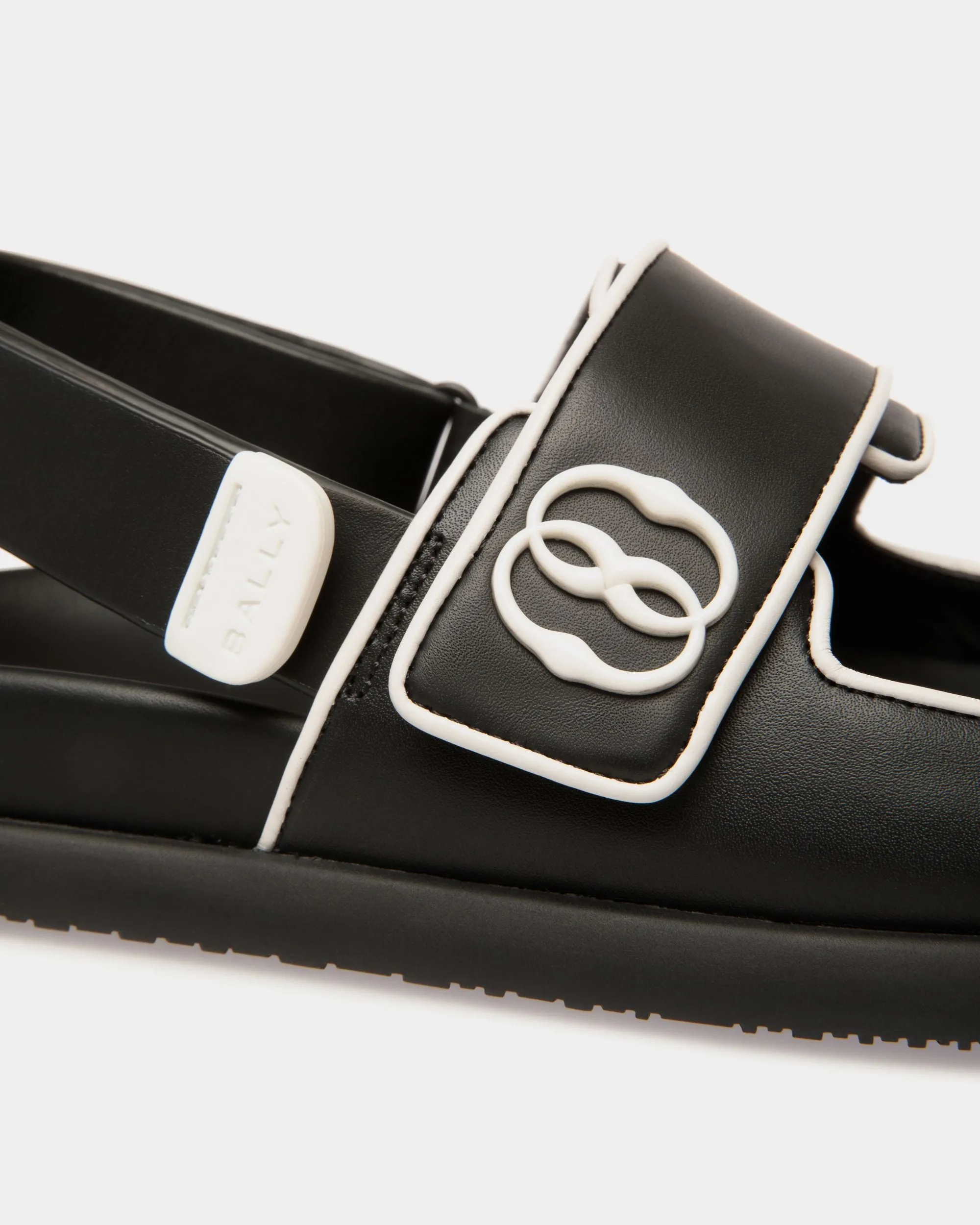 Newport Flat Sandal in Leather