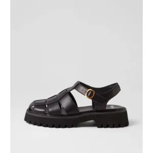Skout Flat Leather Sandal