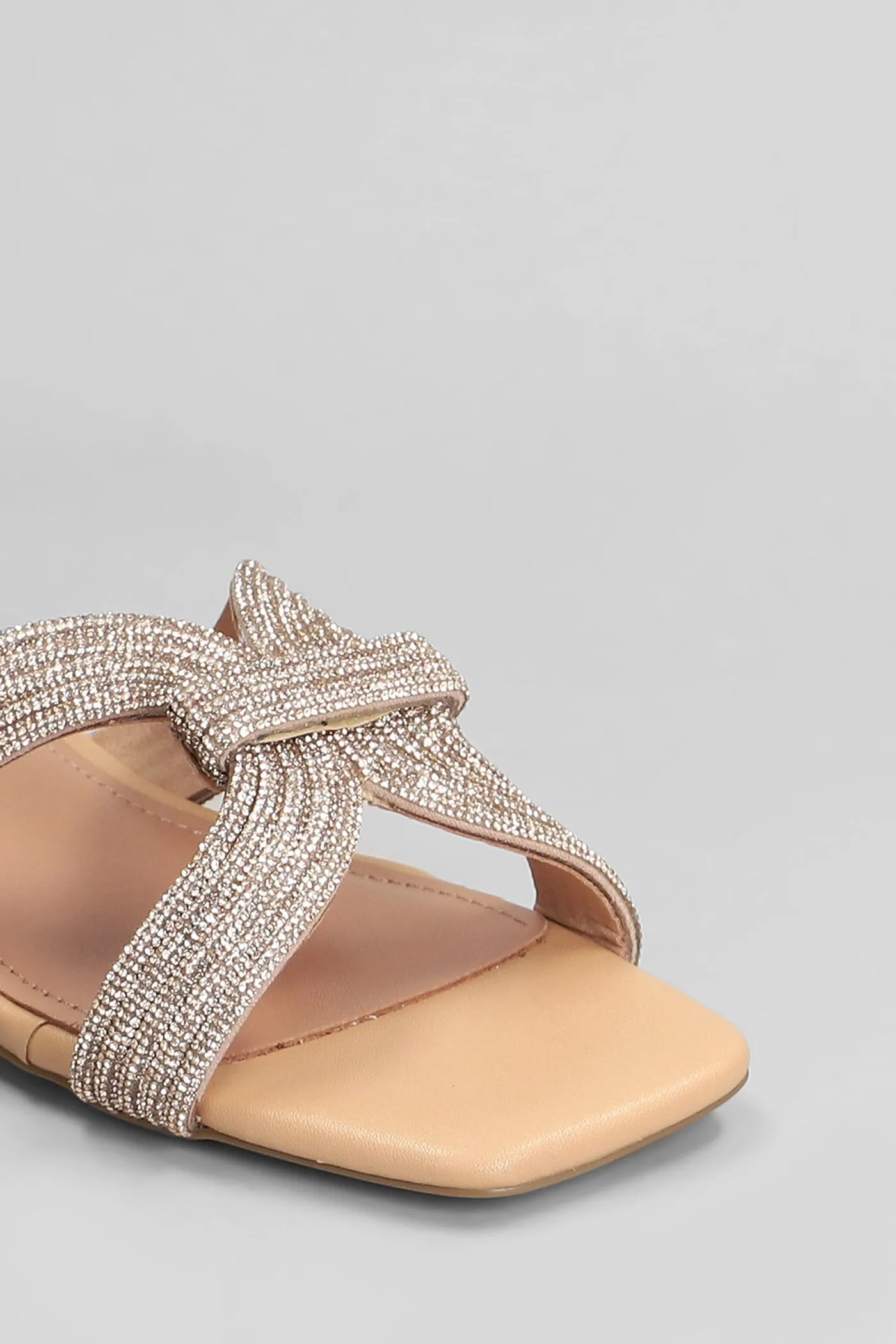 Sloan Slipper-Mule in powder leather