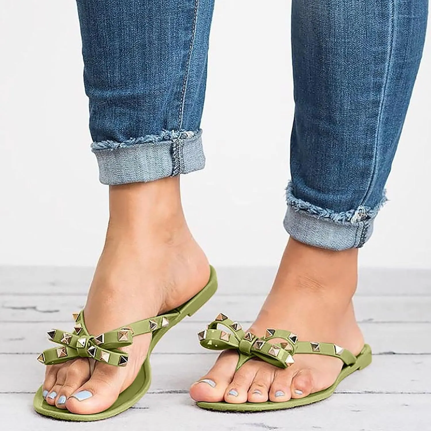 Women Rivet Flat Flip Flops Studded Jelly Thong Sandals with Bow Summer Bowtie Slip On Flat Beach Dressy Slides Fashion Dress Slipper