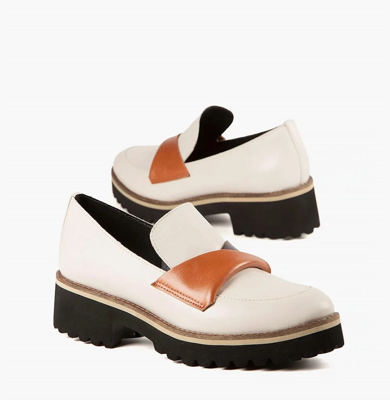 Women's Flatsash Lugg Loafer In White/orange